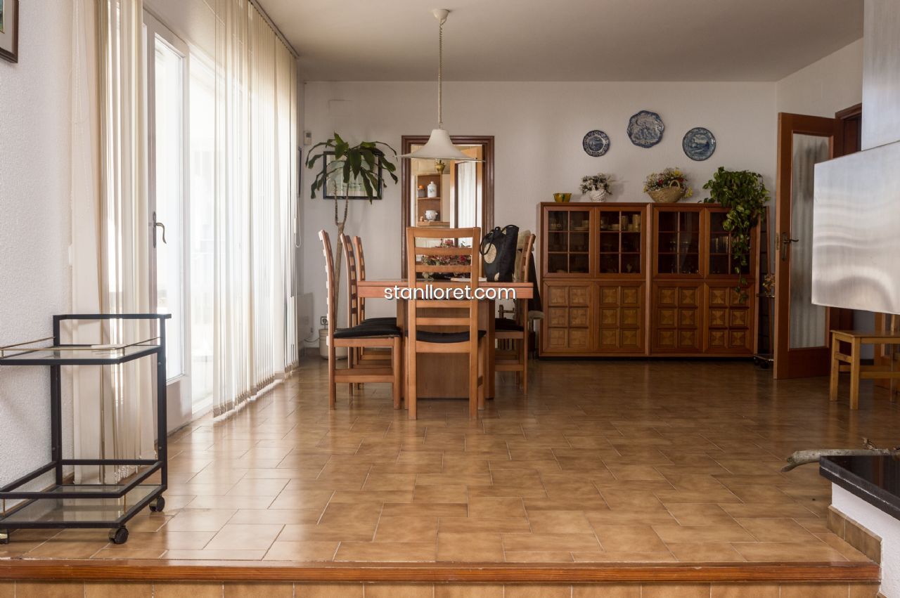 Villa à Lloret de Mar, Girona, Espagne 5 chambres, 300 m2 No. 104037
