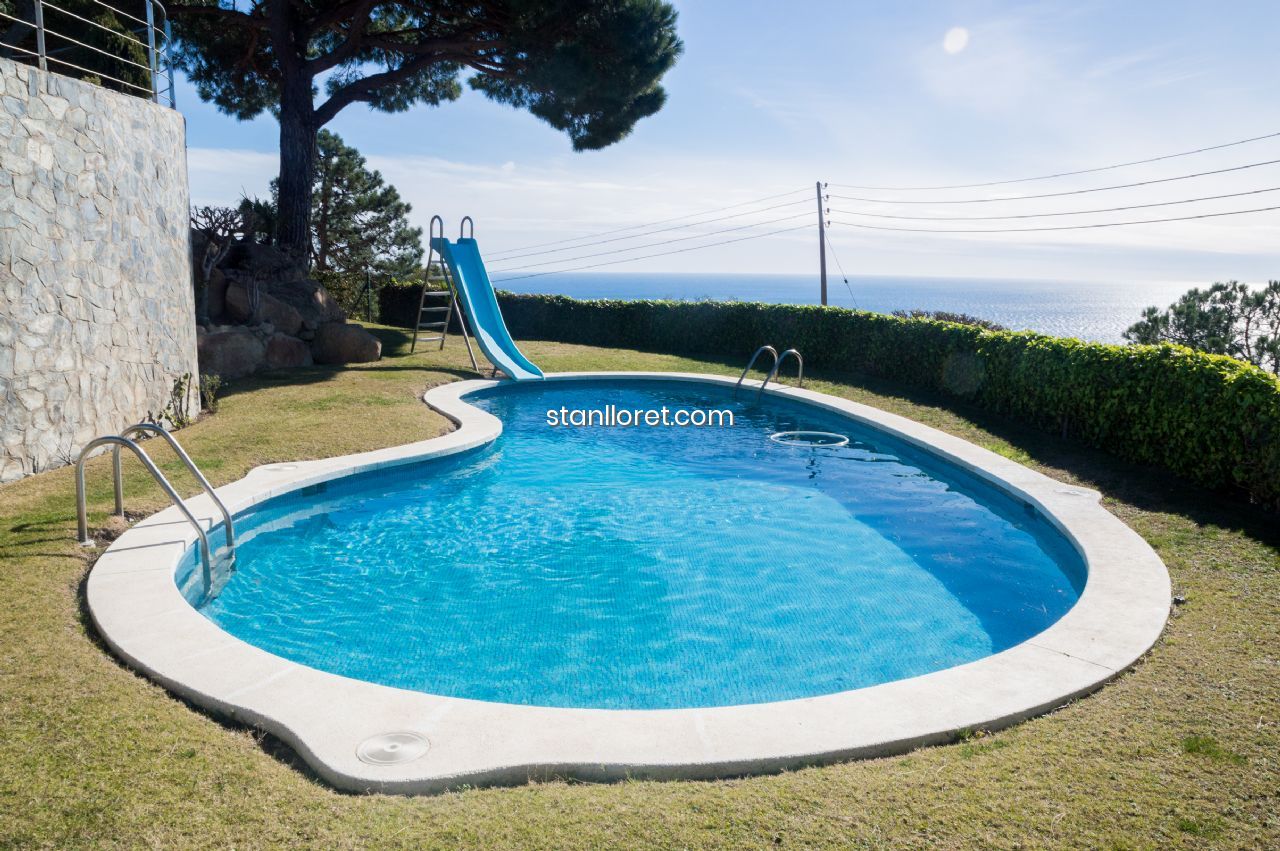 Villa à Lloret de Mar, Girona, Espagne 5 chambres, 300 m2 No. 104037