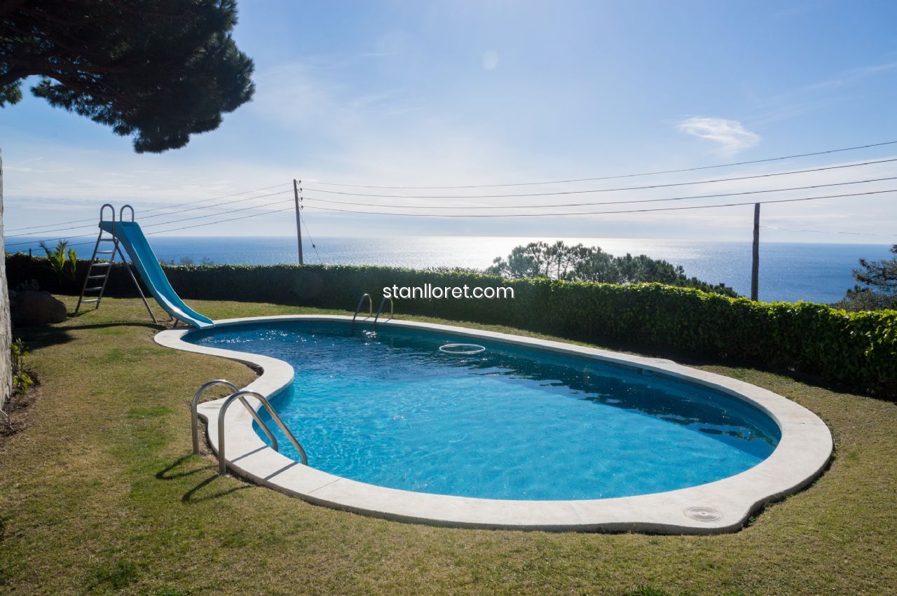 Villa à Lloret de Mar, Girona, Espagne 5 chambres, 300 m2 No. 104037