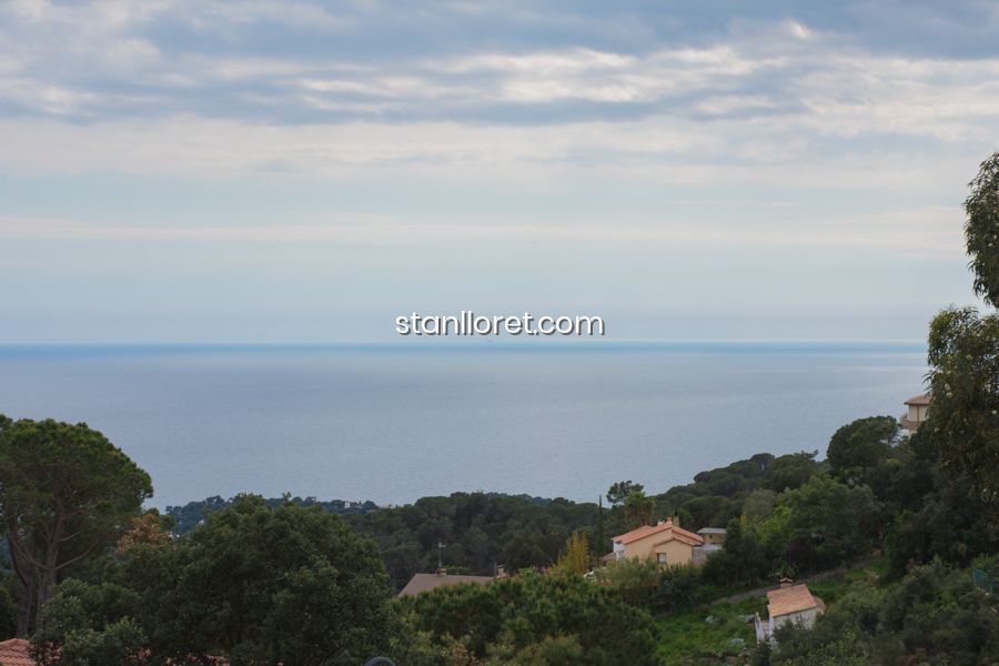 Villa i Lloret de Mar, Girona, Spanien 4 sovrum, 223 kvm. Nr. 104038