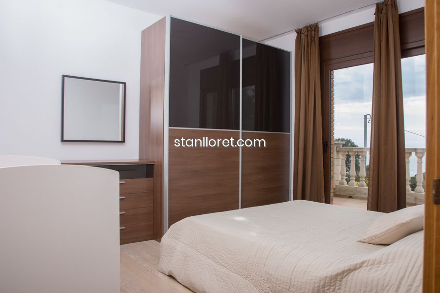 Villa i Lloret de Mar, Girona, Spanien 4 sovrum, 223 kvm. Nr. 104038