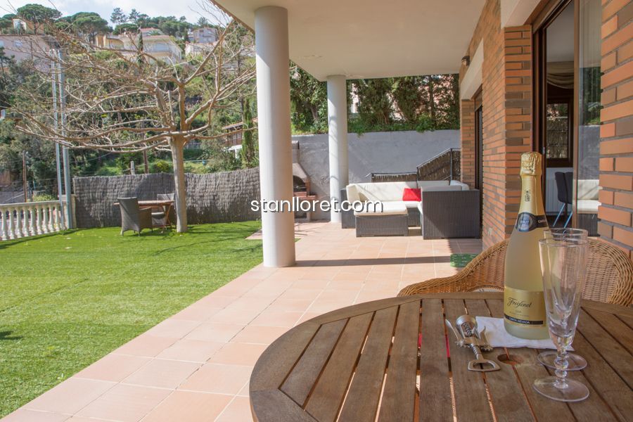 Villa i Lloret de Mar, Girona, Spanien 4 sovrum, 223 kvm. Nr. 104038
