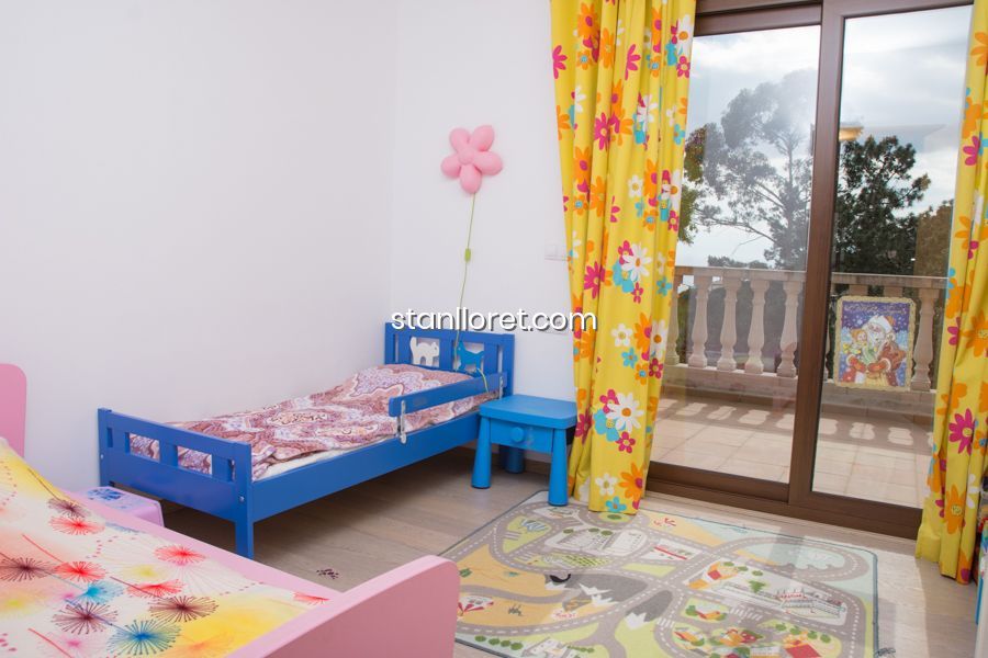 Villa i Lloret de Mar, Girona, Spanien 4 sovrum, 223 kvm. Nr. 104038