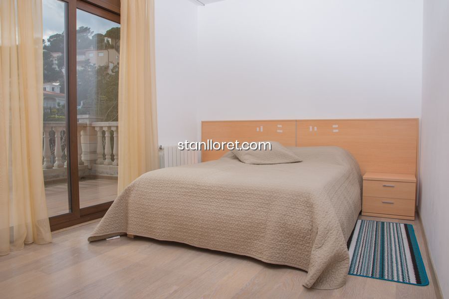 Villa i Lloret de Mar, Girona, Spanien 4 sovrum, 223 kvm. Nr. 104038