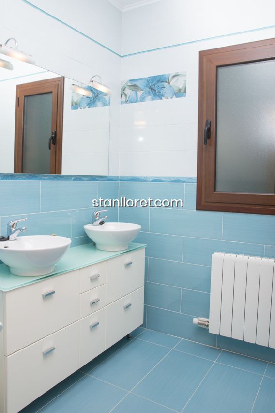 Villa i Lloret de Mar, Girona, Spanien 4 sovrum, 223 kvm. Nr. 104038