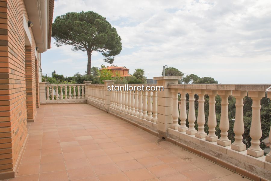 Villa i Lloret de Mar, Girona, Spanien 4 sovrum, 223 kvm. Nr. 104038
