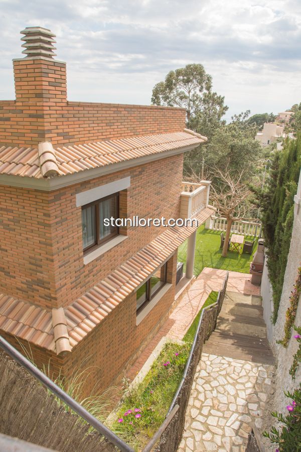 Villa i Lloret de Mar, Girona, Spanien 4 sovrum, 223 kvm. Nr. 104038