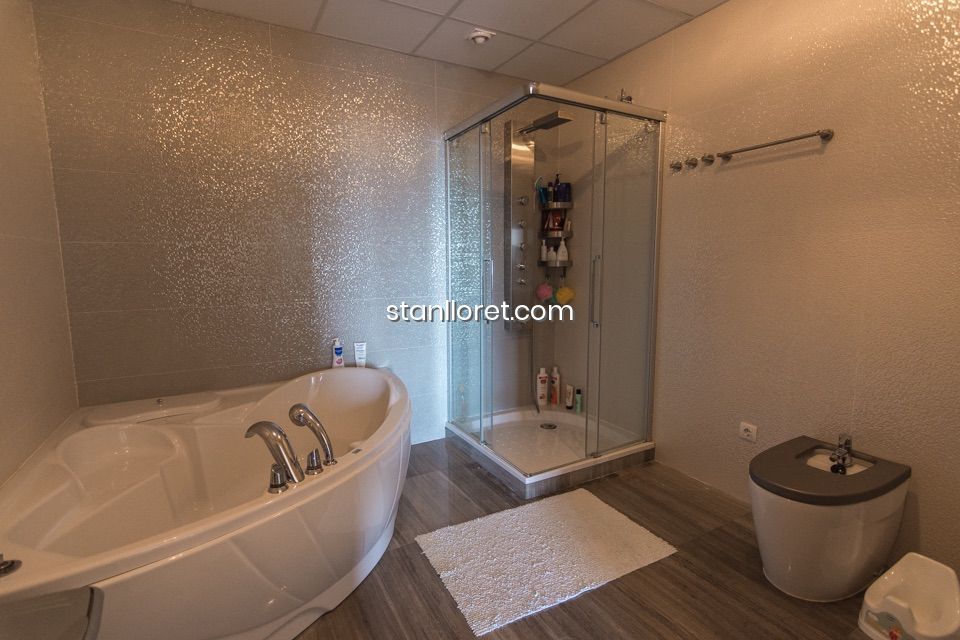 Willa w Lloret de Mar, Girona, Hiszpania 4 sypialnie, 330 mkw. nr 104041