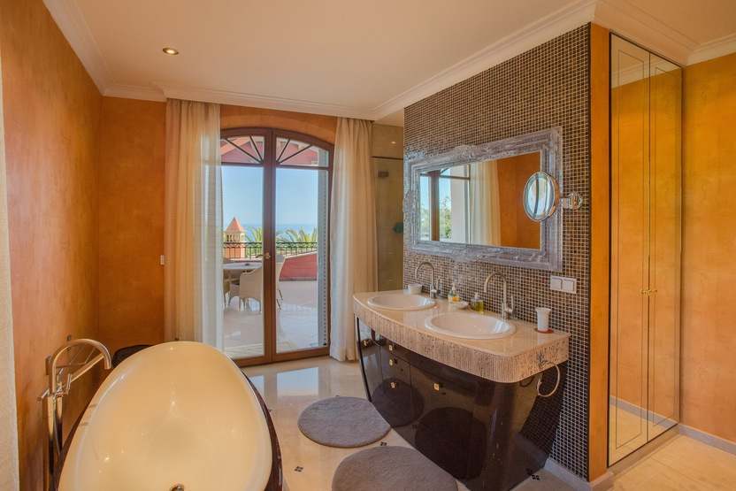 Hus i Platja D'aro, Girona, Spanien 6 sovrum, 520 kvm. Nr. 22798