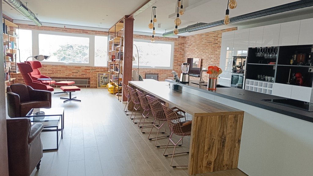 Apartamento en Madrid, España 2 dormitorios, 156 m2 No. 93631