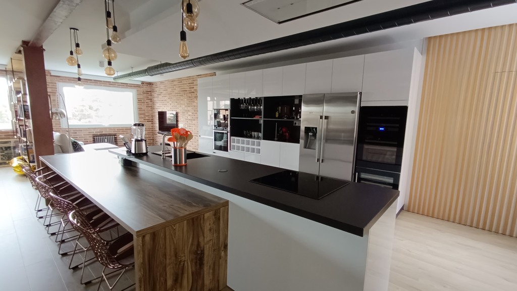 Apartamento en Madrid, España 2 dormitorios, 156 m2 No. 93631
