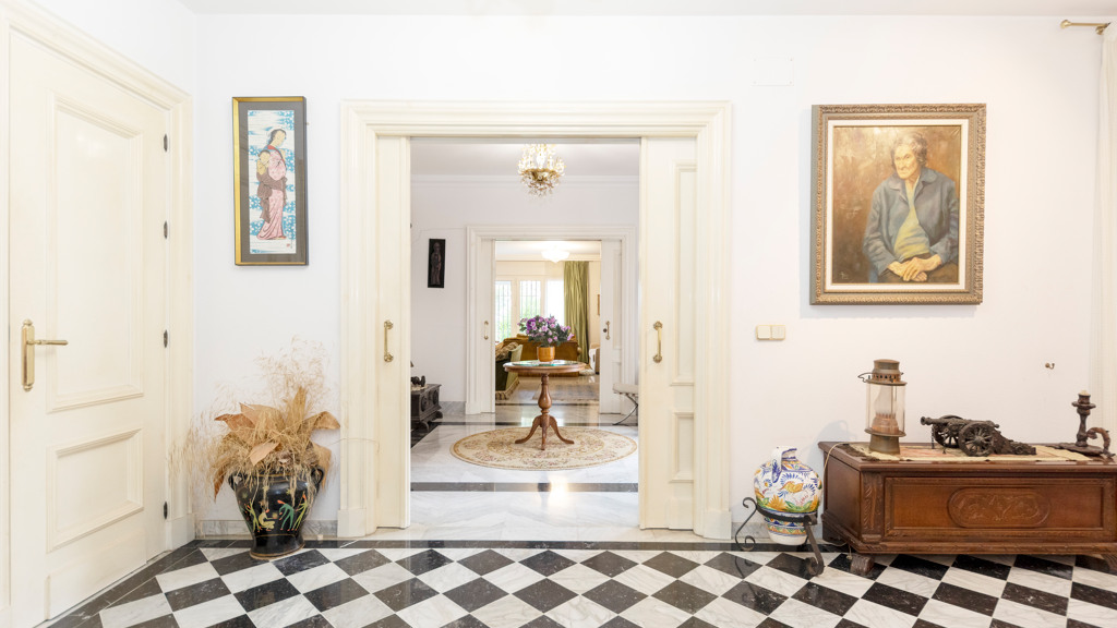 Villa i Malaga, Spanien 11 sovrum, 1028 kvm. Nr. 107465