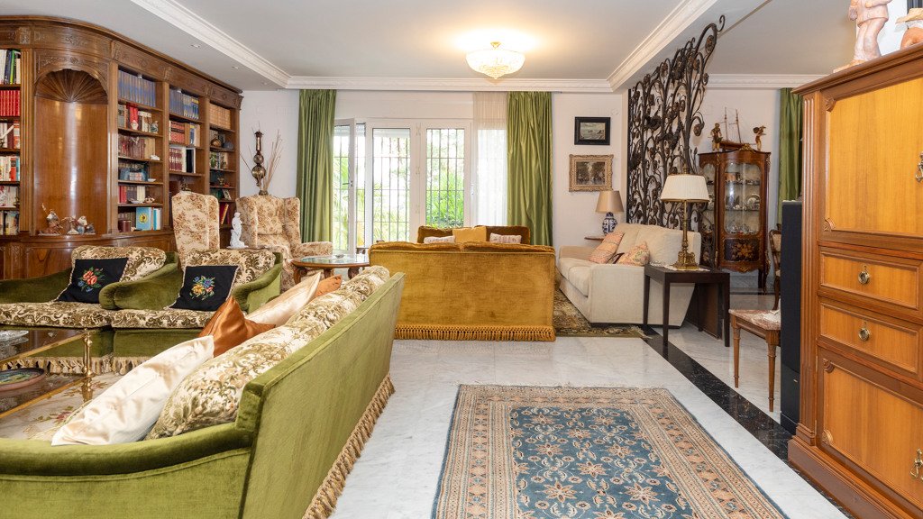 Villa i Malaga, Spanien 11 sovrum, 1028 kvm. Nr. 107465