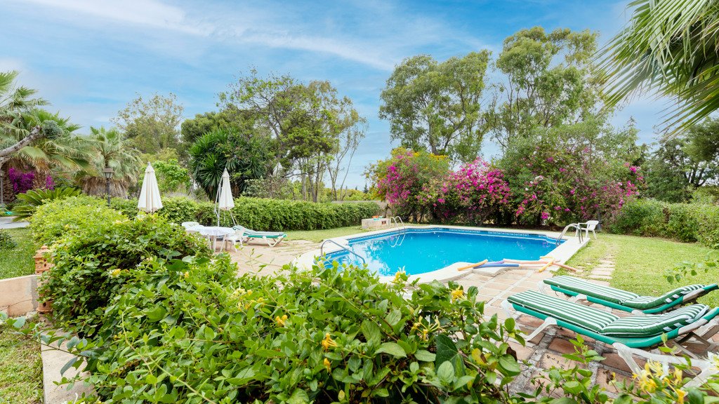 Villa i Malaga, Spanien 11 sovrum, 1028 kvm. Nr. 107465