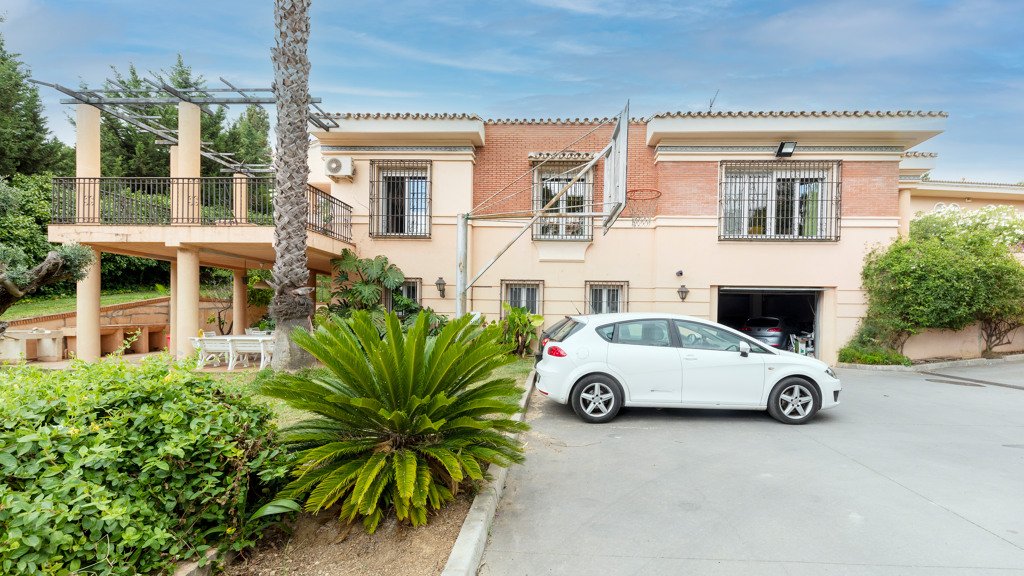 Villa i Malaga, Spanien 11 sovrum, 1028 kvm. Nr. 107465