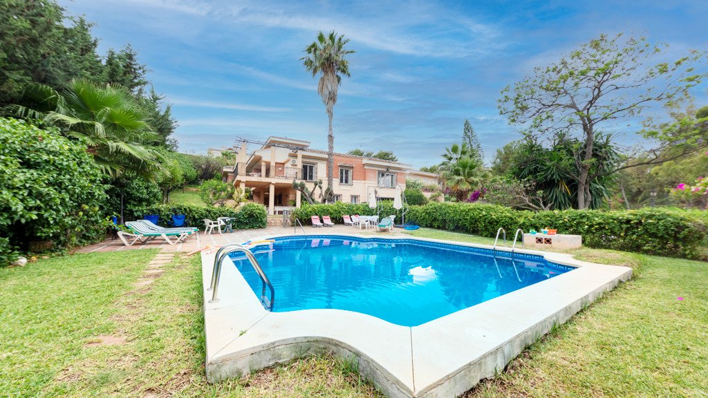 Villa i Malaga, Spanien 11 sovrum, 1028 kvm. Nr. 107465