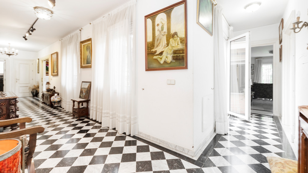 Villa i Malaga, Spanien 11 sovrum, 1028 kvm. Nr. 107465