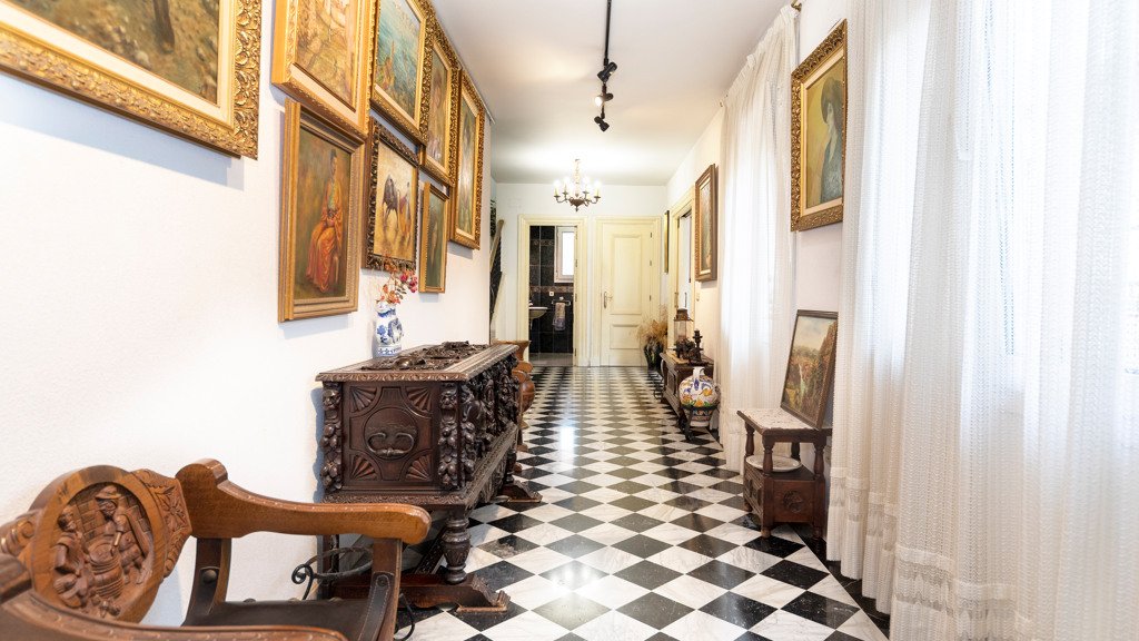 Villa i Malaga, Spanien 11 sovrum, 1028 kvm. Nr. 107465