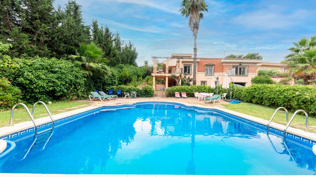 Villa i Malaga, Spanien 11 sovrum, 1028 kvm. Nr. 107465