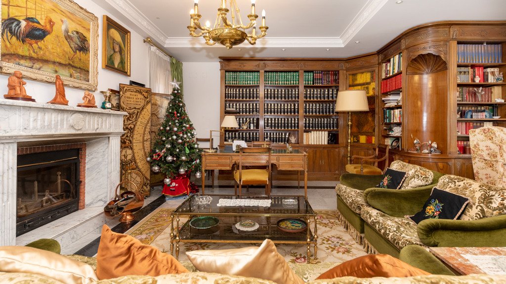 Villa i Malaga, Spanien 11 sovrum, 1028 kvm. Nr. 107465