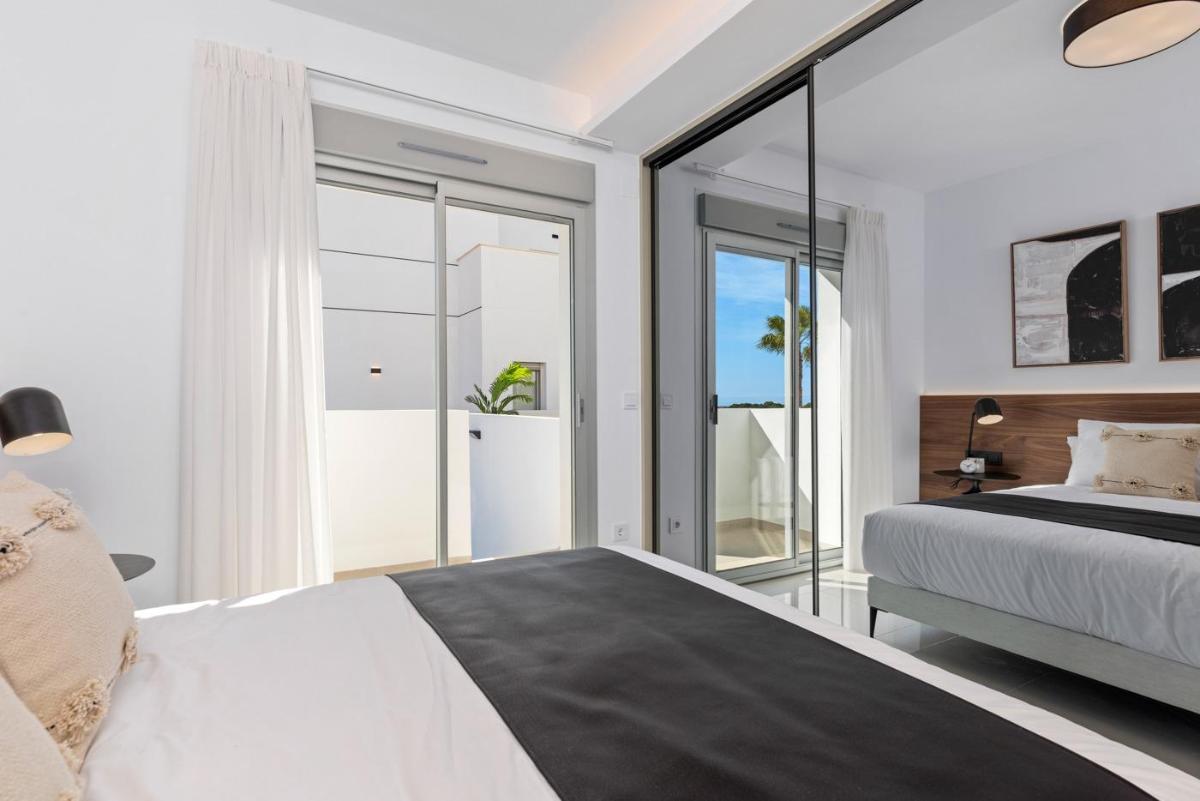 Villa in Ciudad Quesada, Alicante, Spain 4 bedrooms, 396 sq.m. No. 95927