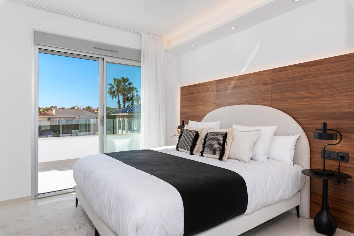 Villa in Ciudad Quesada, Alicante, Spain 4 bedrooms, 396 sq.m. No. 95927