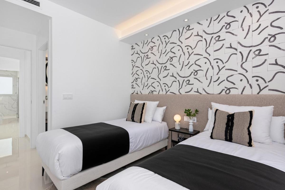 Villa in Ciudad Quesada, Alicante, Spain 4 bedrooms, 396 sq.m. No. 95927