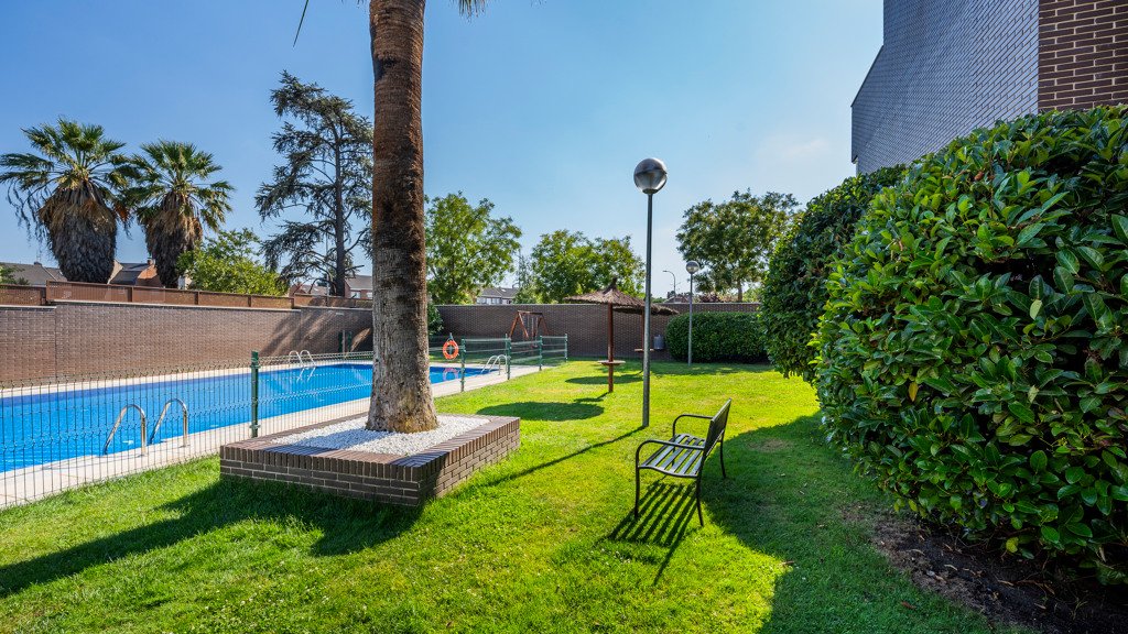 Villetta a schiera a Madrid, Spagna 4 camere da letto, 303 mq. N° 104138