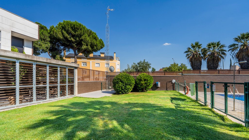 Villetta a schiera a Madrid, Spagna 4 camere da letto, 303 mq. N° 104138