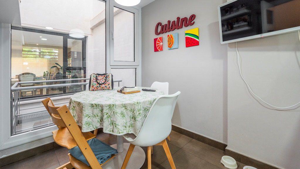 Villetta a schiera a Madrid, Spagna 4 camere da letto, 303 mq. N° 104138