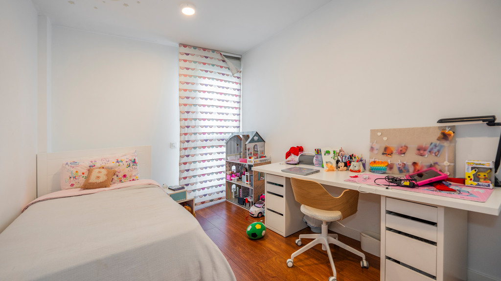 Villetta a schiera a Madrid, Spagna 4 camere da letto, 303 mq. N° 104138