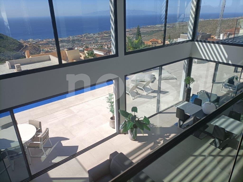 Villa i Torviscas, Tenerife, Spanien 4 sovrum, 472 kvm. Nr. 103033