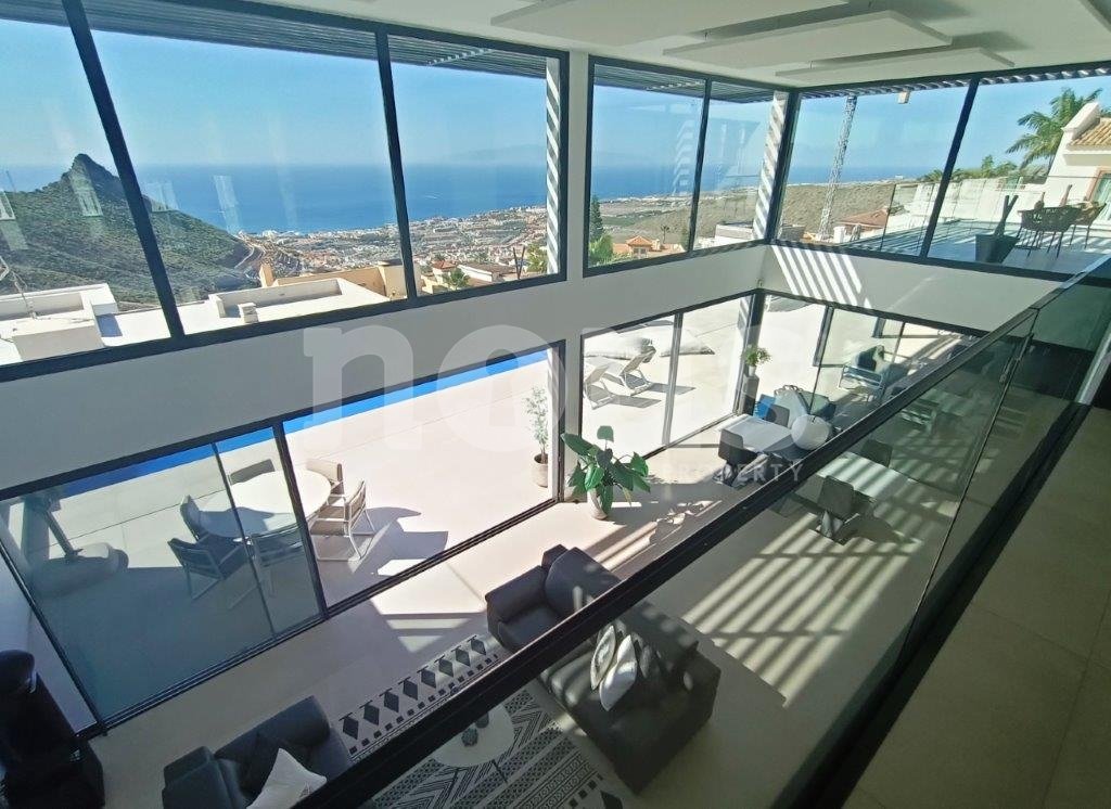 Villa i Torviscas, Tenerife, Spanien 4 sovrum, 472 kvm. Nr. 103033