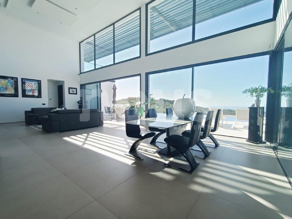 Villa i Torviscas, Tenerife, Spanien 4 sovrum, 472 kvm. Nr. 103033