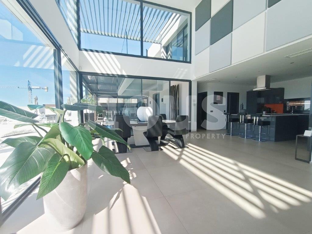 Villa i Torviscas, Tenerife, Spanien 4 sovrum, 472 kvm. Nr. 103033