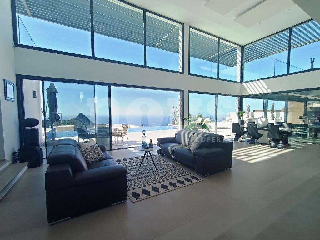 Villa i Torviscas, Tenerife, Spanien 4 sovrum, 472 kvm. Nr. 103033
