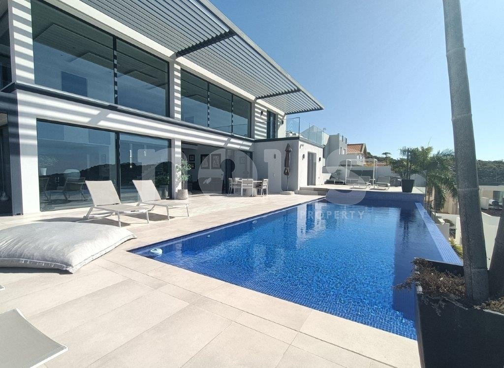 Villa i Torviscas, Tenerife, Spanien 4 sovrum, 472 kvm. Nr. 103033
