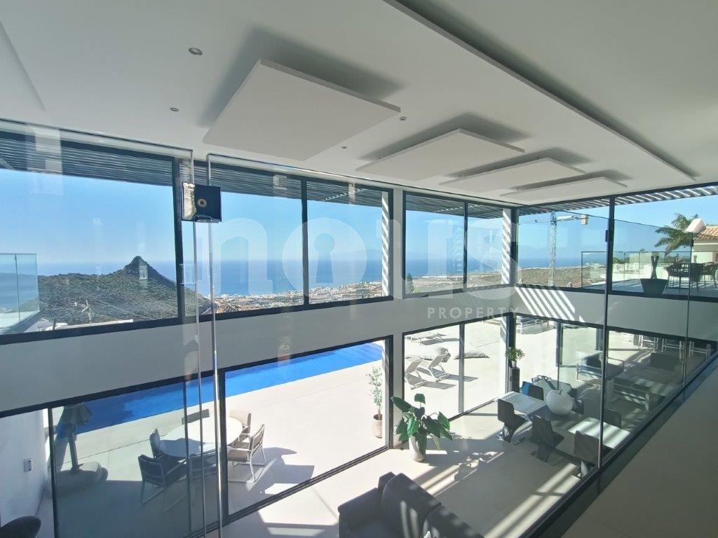 Villa i Torviscas, Tenerife, Spanien 4 sovrum, 472 kvm. Nr. 103033