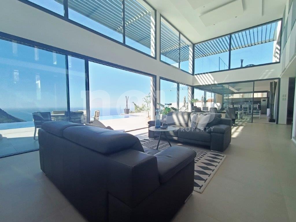 Villa i Torviscas, Tenerife, Spanien 4 sovrum, 472 kvm. Nr. 103033