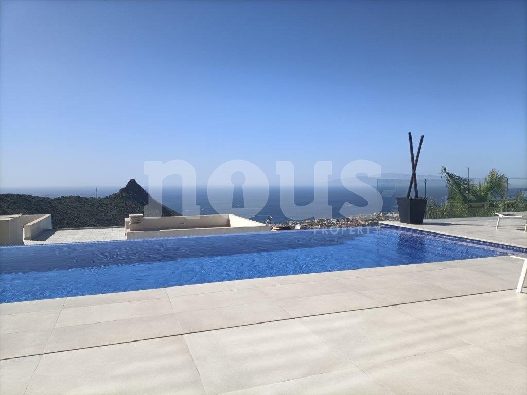 Villa i Torviscas, Tenerife, Spanien 4 sovrum, 472 kvm. Nr. 103033