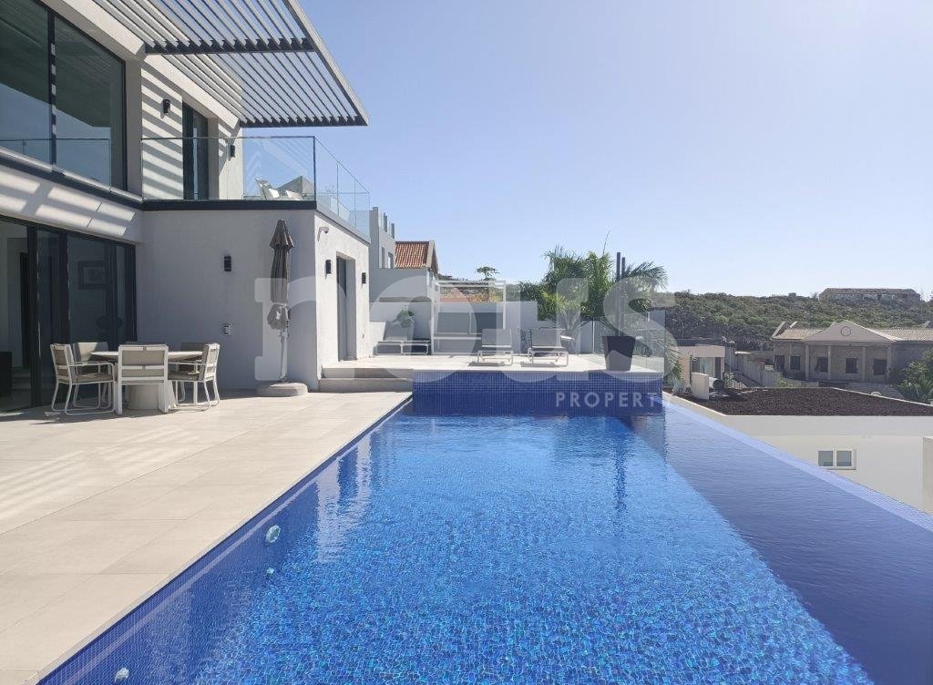 Villa i Torviscas, Tenerife, Spanien 4 sovrum, 472 kvm. Nr. 103033