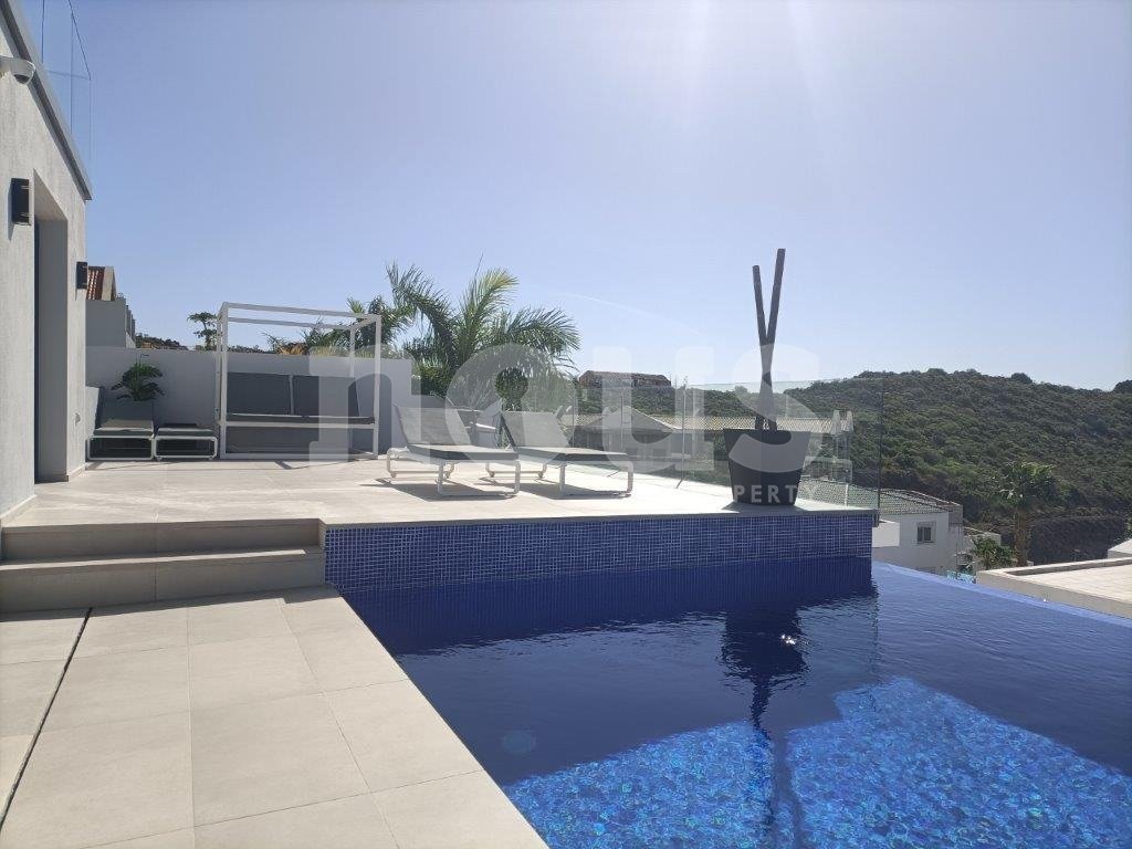 Villa i Torviscas, Tenerife, Spanien 4 sovrum, 472 kvm. Nr. 103033