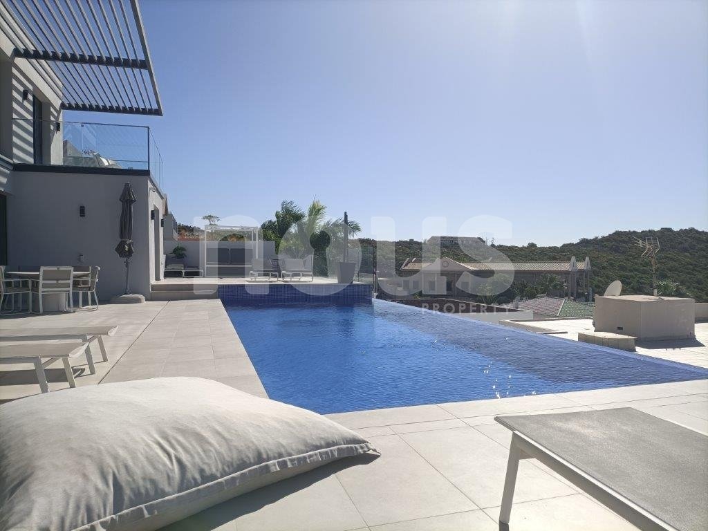 Villa i Torviscas, Tenerife, Spanien 4 sovrum, 472 kvm. Nr. 103033