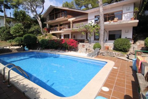 Talo Castelldefels, Barcelona, Espanja 5 makuuhuonetta, 450 m2 No. 22963