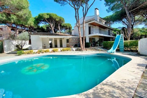 Talo Castelldefels, Barcelona, Espanja 6 makuuhuonetta, 248 m2 No. 23037