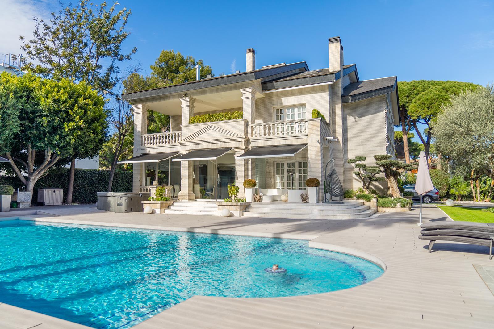 Māja Castelldefels, Barcelona, Spānijā 7 istabas, 642 m2 Nr. 23031