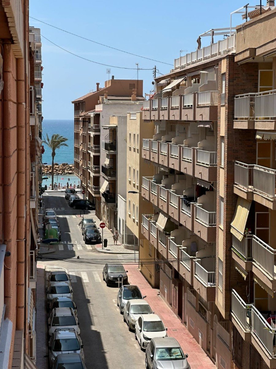 Apartment in Torrevieja, Alicante, Spain 2 bedrooms, 86 sq.m. No. 116199