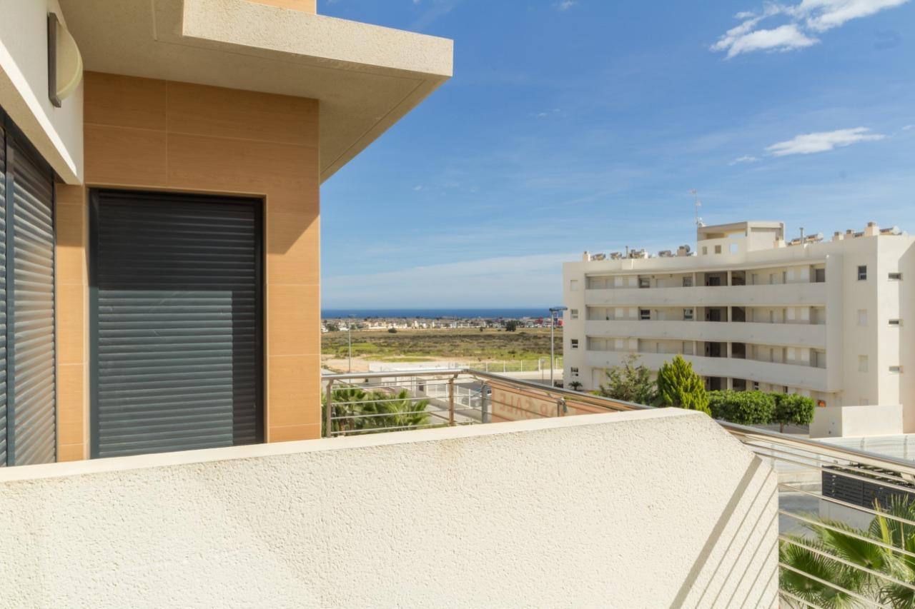 Apartment in Alicante, Spain 3 bedrooms, 96 sq.m. No. 116196