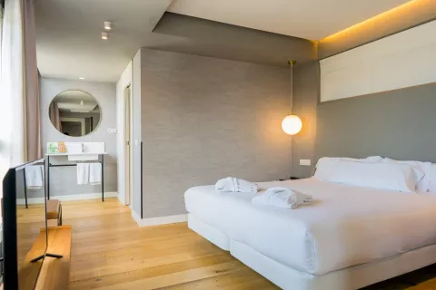 Commercial property in Barcelona, Spain 868 sq.m. No. 99638
