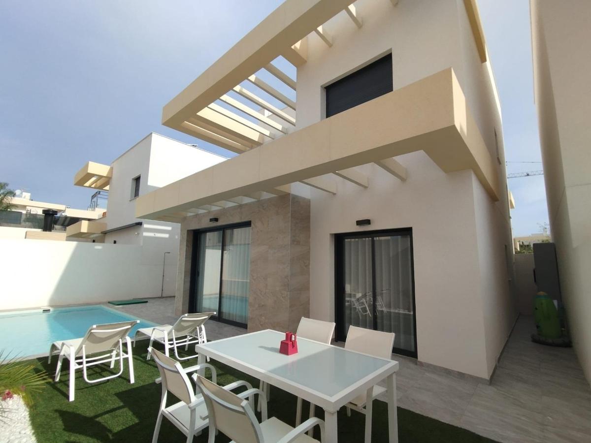 Villa in Los Montesinos, Alicante, Spain 3 bedrooms, 106 sq.m. No. 113079